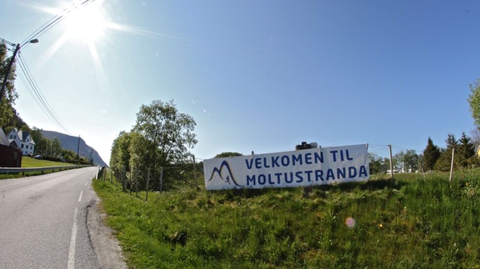 Velkommen til Moltustranda. Foto: Martin Hauge-Nilsen