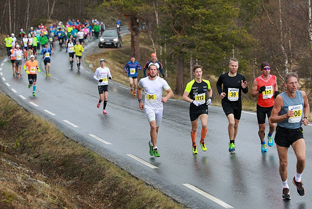 Fra 2016-utgaven av Fjellmaraton med start i Sjoadalen. Løpet går i år for 38. gang og er sammen med Mandalsmaraton Norges nest eldste (Foto: Kjell Vigestad)