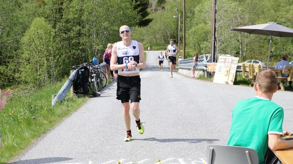 Øyvind Helstrøm først i mål. Foto: Jan Petter Venøy