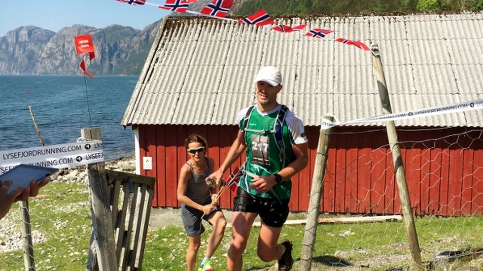 Ørjan Ravndal i klar tet ved Songesand etter 25 km - og seieren ble aldri truet (Foto: Martin Steinskog).
