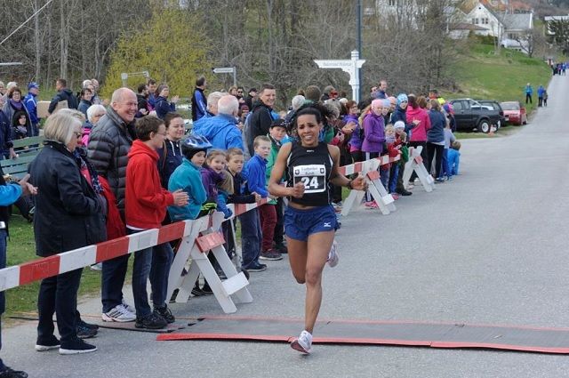 Kia Gemechu, Sogndal IL her fra Esefjorden Rundt i fjor, vant Lustraløpet for tredje gang i år (Foto: Sogn Avis).