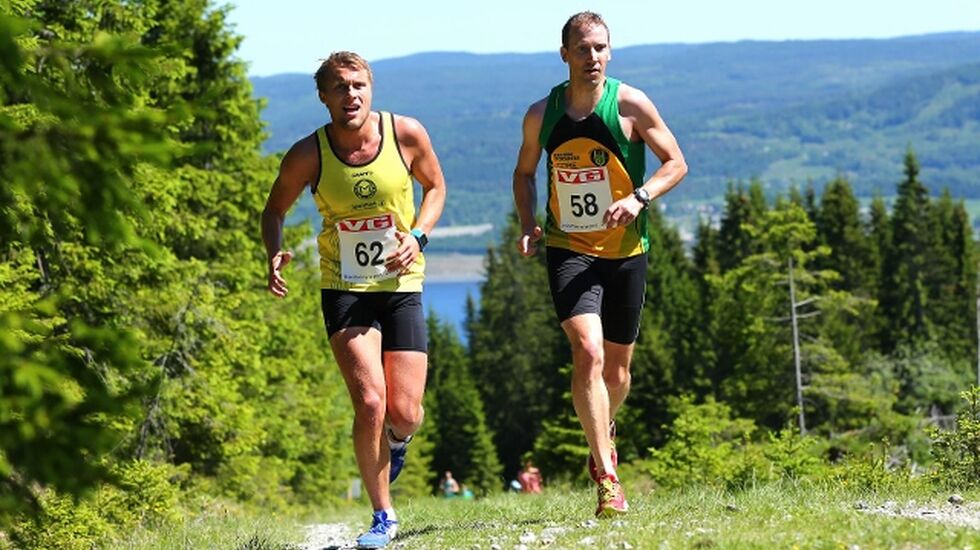 Kristian Monsen og Ulrik Lolland underveis før Monsen dro i fra (foto: Bjørn Hytjanstorp).