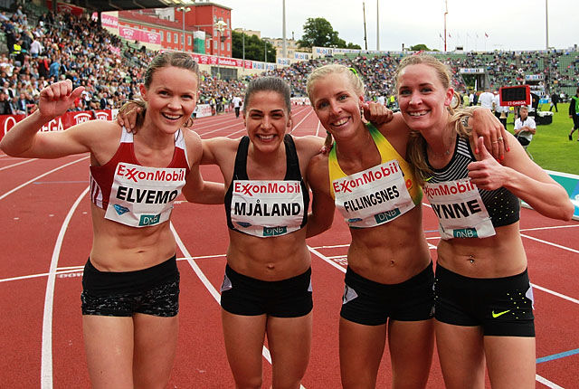 4 av 5 jublende norske jenter som alle løp under 2.05.17. Vi vet ikke om det har skjedd før noen gang i samme løp av norske jenter.