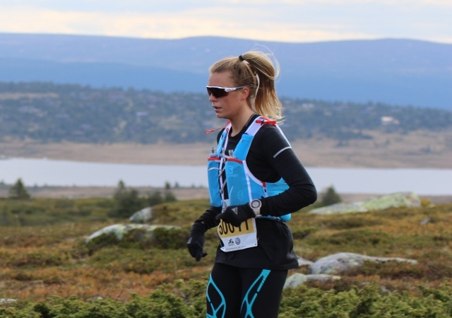 Kathrine Kvernmo på Lunkefjell der hun allerede er i klar ledelse (foto: Rolf Bakken).