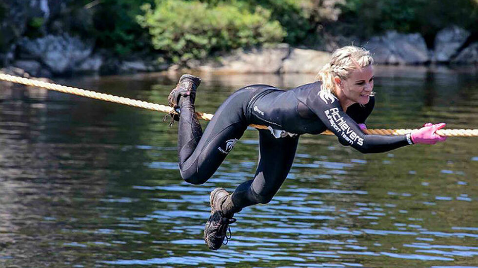 Noen hindere og noen deltakere er tøffere enn andre (Foto: Arrangør)