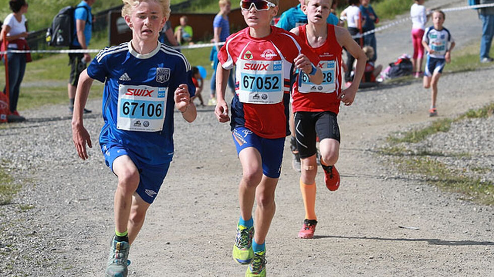 Fart og innsats: Tre 12-årsgutter som representerer bredden i UngdomsBirken. De er ikke blant de aller beste, men løper likevel imponerende fort. (Foto: Kjell Vigestad) 