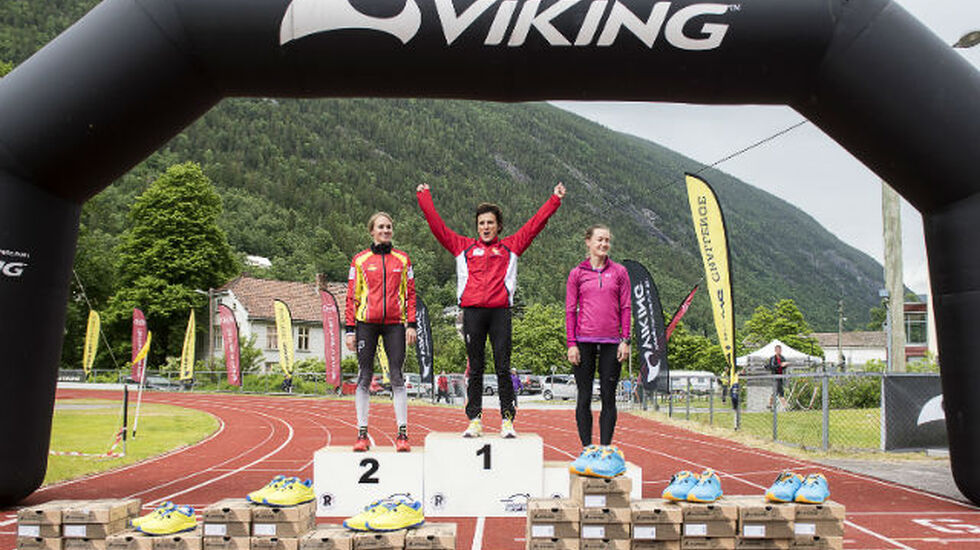 Seierspallen i Kvinner Elite med (fra v.) Merete Weng, May Bente Weng og Henriette Albon. (Foto: Vegard Breie)