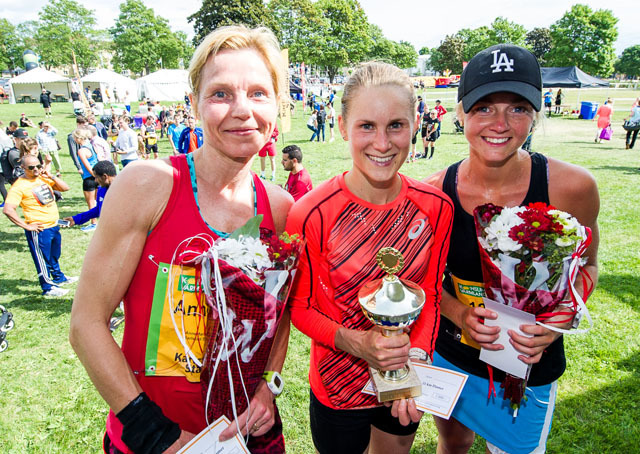 Heidi Pharo (midten) vant halvmaratonløpet foran Hanna Thorold (til høyre) og Annemarie Eldholm. (Foto: arrangøren)