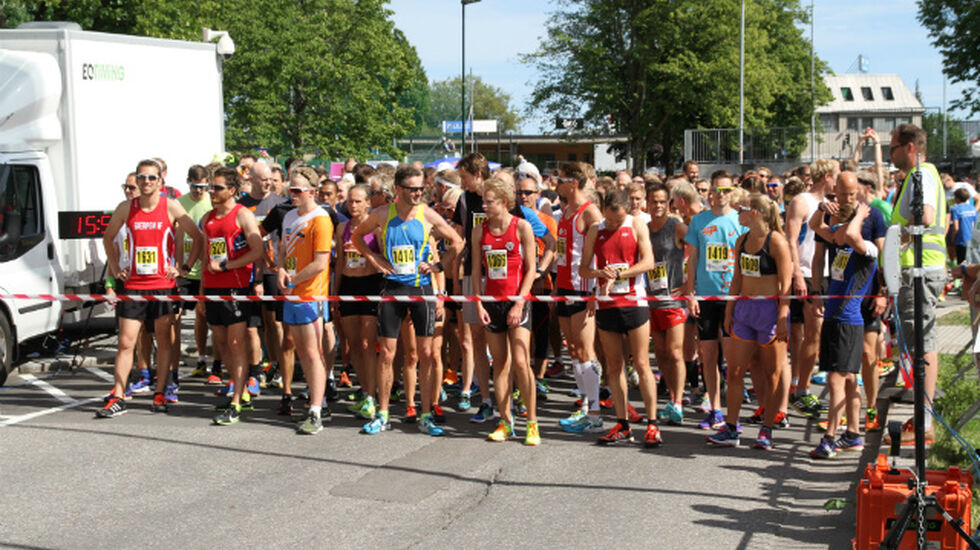 Relativt avslappet stemning før starten på 10 km.