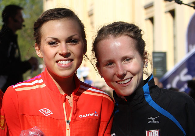 Veronika Blom (til venstre) og Kristine Helle er to av elleve løpere som er tatt ut til å løpe på de to norske laga på halvmaraton. (Foto: Runar Gilberg)