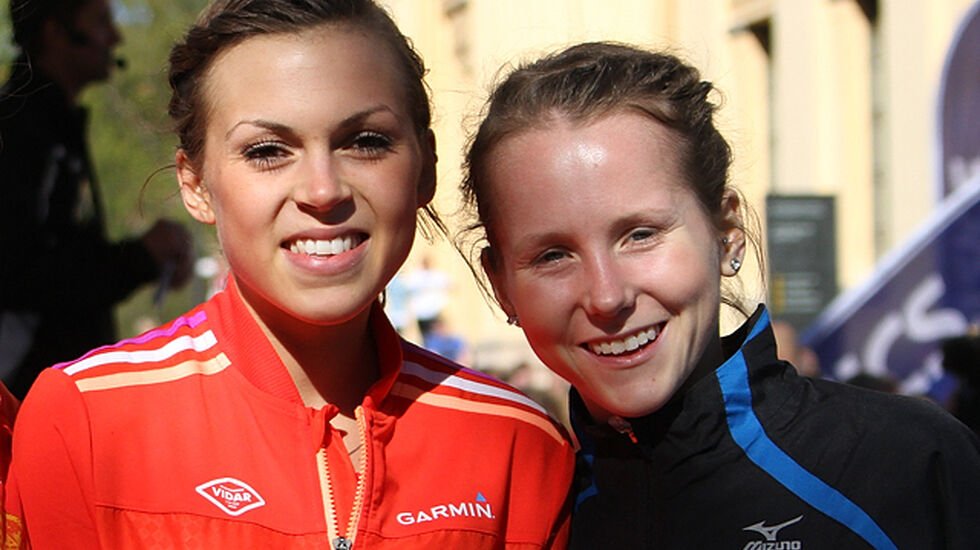 Veronika Blom (til venstre) og Kristine Helle er to av elleve løpere som er tatt ut til å løpe på de to norske laga på halvmaraton. (Foto: Runar Gilberg) 