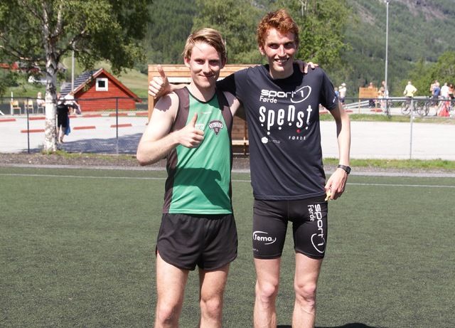 Eivind Øygard fra Jølster og Marius Vedvik etter fjorårets 10 km : Fotograf Helge Fuglseth Eivind Øygard fra Jølster og Marius Vedvik etter fjorårets 10 km : Fotograf Helge Fuglseth