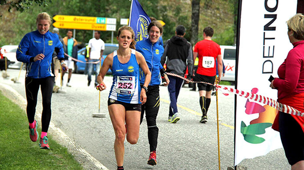 Det blir spennende på tredje dag av St.Olavsloppet etter at Strindheim, her ved Katrine Fjellanger, tok kraftig innpå Namdal på dag 2. Foto: Arrangøren