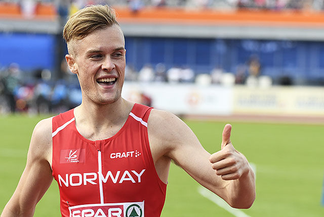 Filip Ingebrigtsen vant heatet og kunne gi seg sjøl tommel opp for den prestasjonen. (Foto: Bjørn Johannessen)