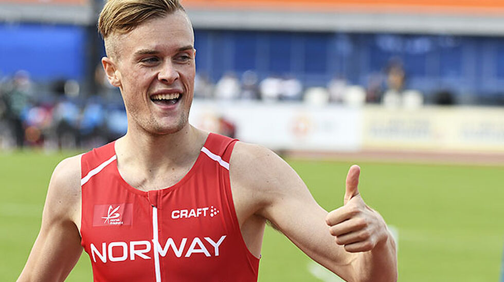 Filip Ingebrigtsen vant heatet og kunne gi seg sjøl tommel opp for den prestasjonen. (Foto: Bjørn Johannessen) 