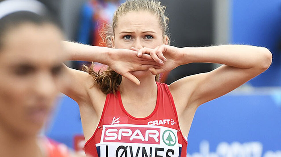 Det ble noen nervepirrende minutter for Ingeborg Løvnes mens hun venta på resultata fra heat 2. (Foto: Bjørn Johannessen)