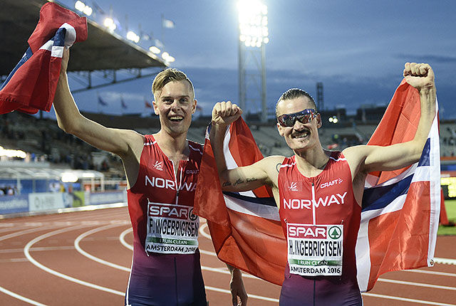 Brødrene Ingebrigtsen kunne juble hemningsløst og gratulere hverandre med EM-medalje. (Foto: Bjørn Johannessen)
