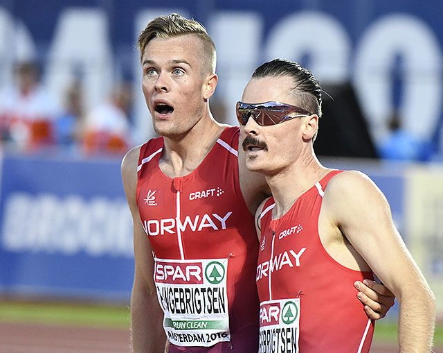 Ingebrigtsen-brødrene etter 1500m i EM i Amsterdam.