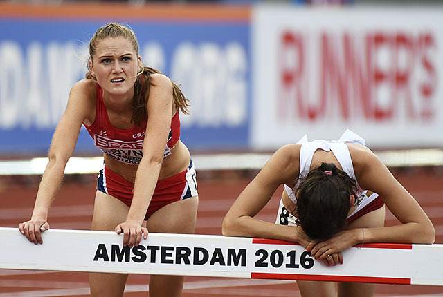 Ingeborg Løvnes hviler ut etter sin første EM-finale. (Foto: Bjørn Johannessen)