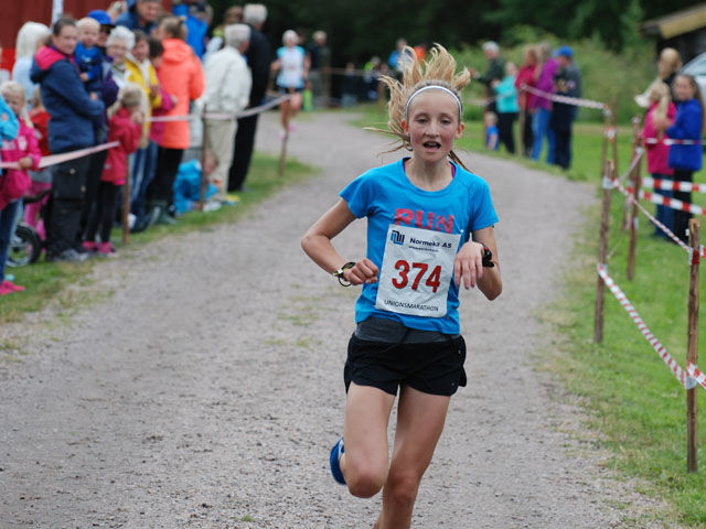 15-åringen Emilie Høgne var raskeste kvinne i Stomperudkarusellens 1. løp. Bildet er fra Unionsmaraton i 2016. (Arrangørfoto/Bosse)