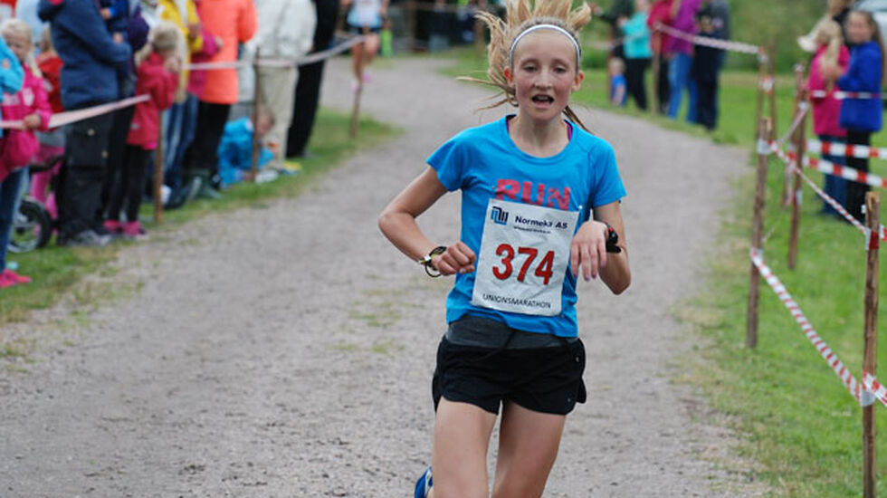 15-åringen Emilie Høgne var raskeste kvinne i Stomperudkarusellens 1. løp. Bildet er fra Unionsmaraton i 2016. (Arrangørfoto/Bosse)