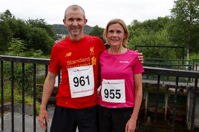 Feriegjesten Ole Kristian Smestad og Ålesunds egen Tonje Brande vant begge 10 km i dagens sommerkarusell i Ålesund Feriegjesten Ole Kristian Smestad og Ålesunds egen Tonje Brande vant begge 10 km i dagens sommerkarusell i Ålesund