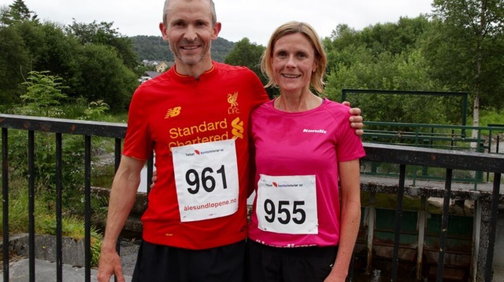 Feriegjesten Ole Kristian Smestad og Ålesunds egen Tonje Brande vant begge 10 km i dagens sommerkarusell i Ålesund