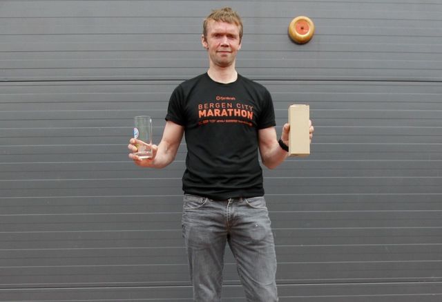 Helge Hafsås kunne enda en gang stå øverst på pallen i et maratonløp. Etter litt motgang og skader er Helge nå på vinnersporet igjen i sitt 51. leveår