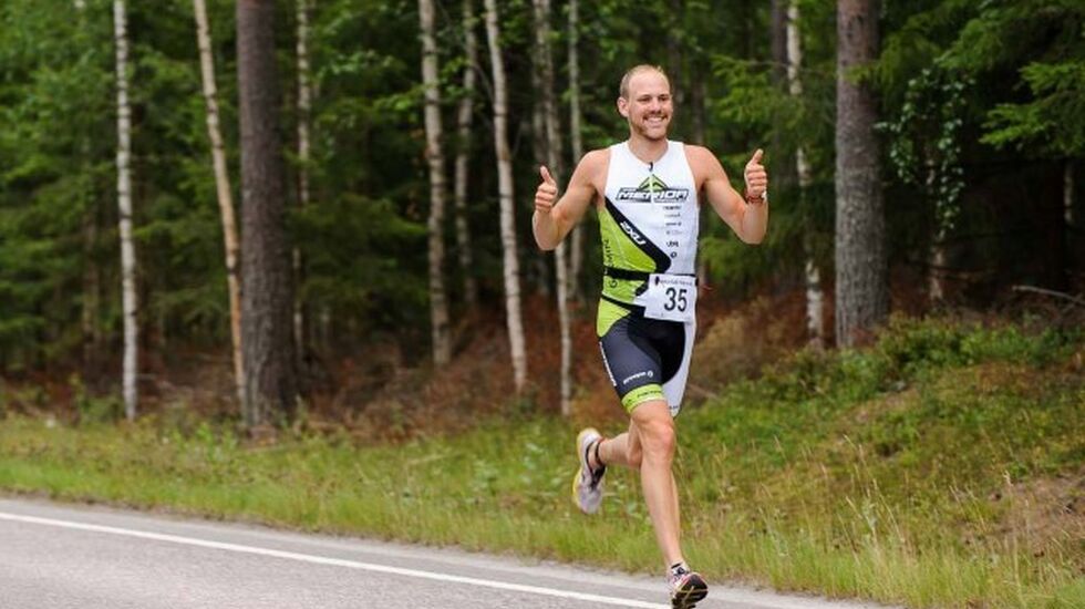 Erik Fossen Nilsen kan juble for seier på sprinten på Lunderseter lørdag. (Foto: Eivind Flensborg)