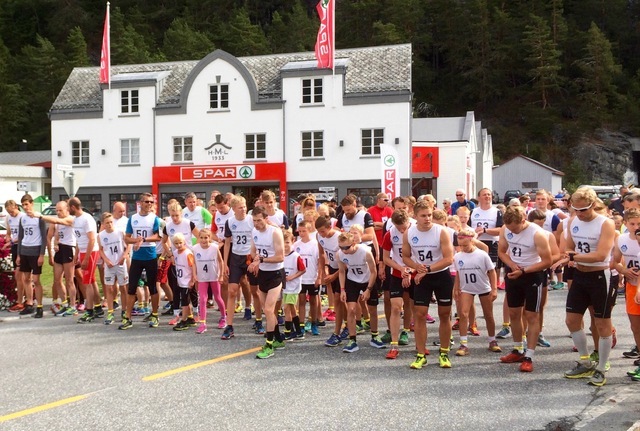 Løpere fra Valldal IL dominerte og imponerte i Jordbærdilten 2016. Foto: arrangør