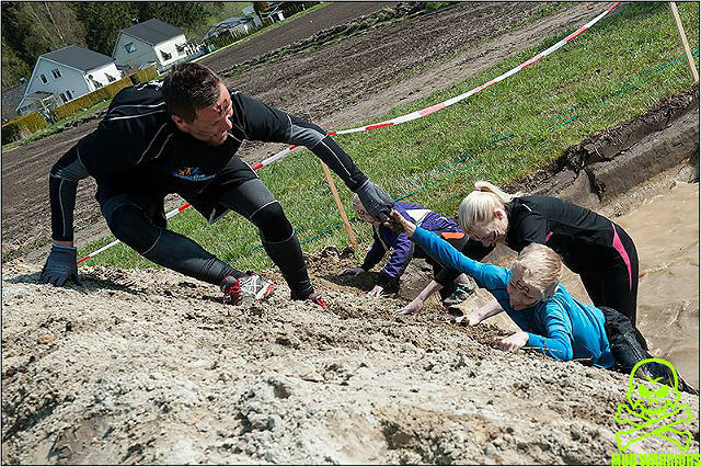 Hinderløpsporten, - en perfekt måte å binde familien (Foto: Marius Johannesen)