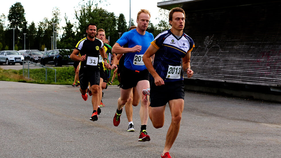 Vetle Christiansen leder her foran Bjørn Dæhlie og Trond Håvard Brunes (foto: Ole Henrik Hytjanstorp).
