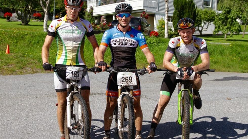 De tre beste på dagens ritt. Fra venstre, Andre Fiskerstrand (nr. 3), Thomas Kvalsvik (vinner) og Mikael Hoem Brunsvik (nr.2)