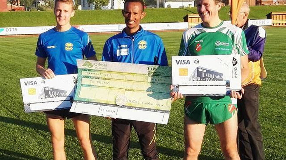Ebrahim Abdulaziz (midten) vant 10 kilometeren foran Trond Ørjan Eida (til venstre) og Ole Arnold Sødal. (Foto: Bjarne Vad Nilsen)