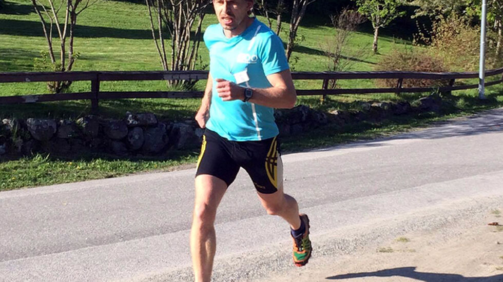 Jan Erik Mathiassen i Gå-joggen ved Hempa skole tidligere i sommer. (Foto: Eli Gjermundshaug Pedersen)