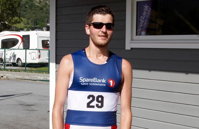 Joachim Tranvåg, Rindal IL ferierer på hjemmelige trakter og brukte nest siste fridagen til å vinne halvmaraton under Nordvest Maraton på Hareid Joachim Tranvåg, Rindal IL ferierer på hjemmelige trakter og brukte nest siste fridagen til å vinne halvmaraton under Nordvest Maraton på Hareid