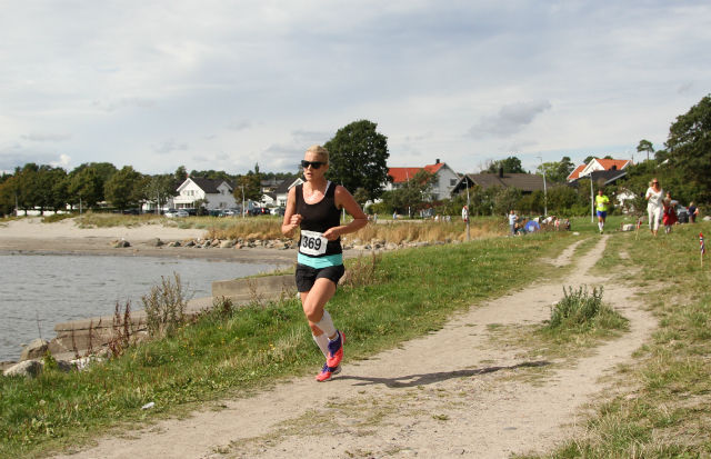Ragnhild Kvarberg vant Kystleden Halvmaraton 17.august. Geir-Morten Hansen har lagt ut dette bildet og 236 andre fra det populære løpet i Vestfold.