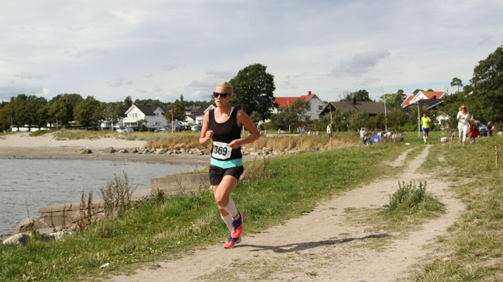 Ragnhild Kvarberg vant Kystleden Halvmaraton 17.august. Geir-Morten Hansen har lagt ut dette bildet og 236 andre fra det populære løpet i Vestfold.