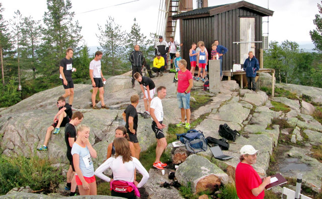 Samling på toppen av Rafjellet etter løpet i 2014. (Foto: Per Inge Vaaje)