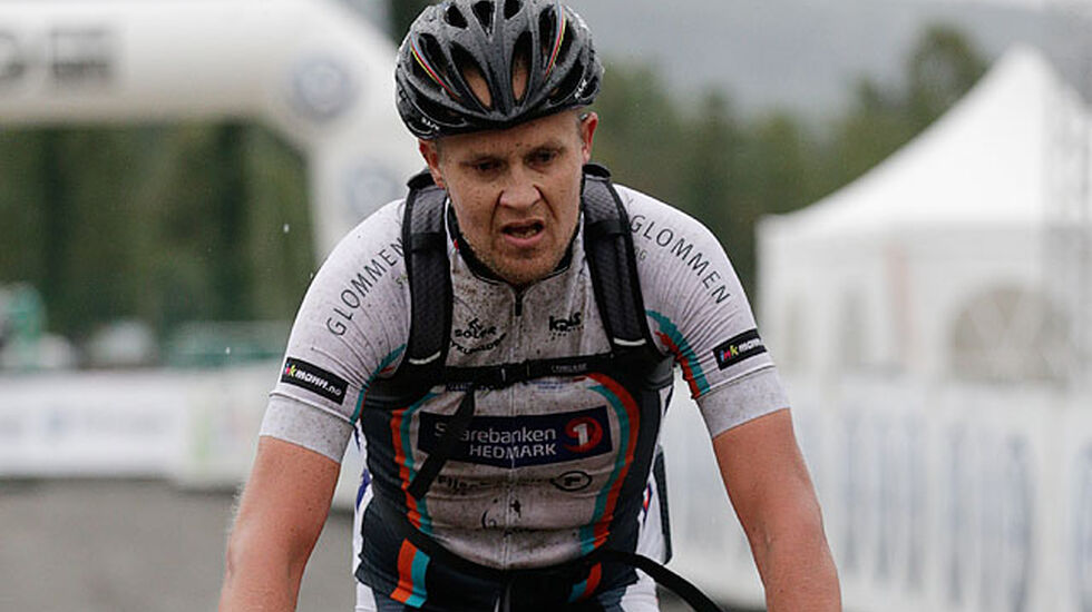 Vinneren mot mål: Christian Sørlie ble den eneste som syklet under tre timer. (Foto: Per Inge Østmoen)