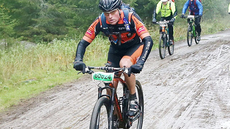 Felles trase: Fra Elgåsen til Sjøsetervegen hadde alle tre løypene i fredagens tre ritt et ca. 20 km langt felles parti. Her sykler  Hans Olav Overn denne biten for andre gang i dag. Først syklet han FredagsBirken med start kl. 08.45 og så HalvBirken med start kl. 14.00. Og lørdag er han klar for selve Birkebeinerrittet.(Foto: Geir Olsen/Birken)