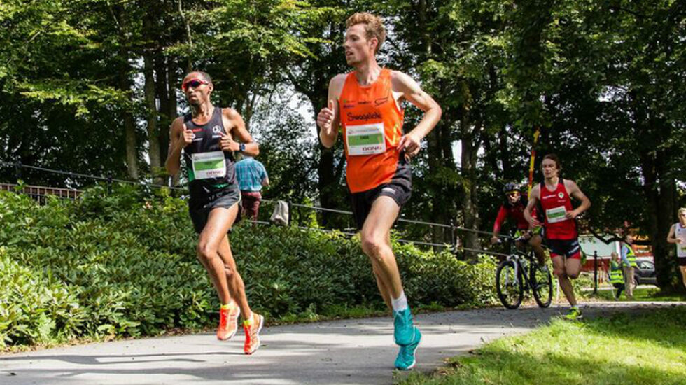 Frew Brkineh og Ørjan Grønnevig i 2016-utgaven av Stavanger Maraton.Foto: Svein Fylkesnes. 