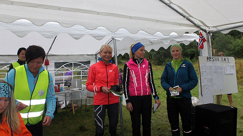  Dei tre raskaste damene til Fonnabu; Frå venstre nr.1 May Britt Buer, nr 2 Karin Hilstad, nr 3. Tina Eik      