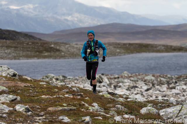 Hilde Aders ved Skarvassbu på lørdagens ultraløp (foto: Frank Meissner)