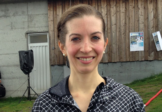 Annie Bersagel kunne smile blidt etter å ha vunni Førde Opp på ny løyperekord. (Foto: Stig Roger Eide)