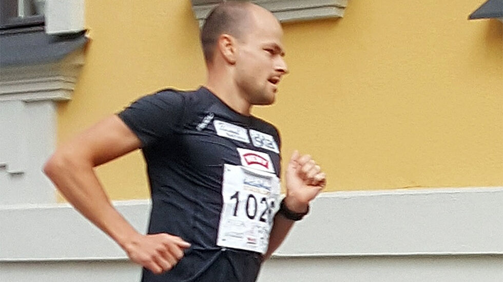 Arne Post, som primært satser på langrenn, sprang 10 km i Norrköpings Stadslopp på 32.50. (Foto: Ida Bergsløkken) 