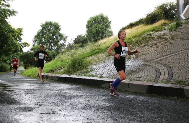 Vinner: Therese Falk løp inn til vinner av kvinneklassen i Trondheim Maraton. Foto: Marianne Røhme