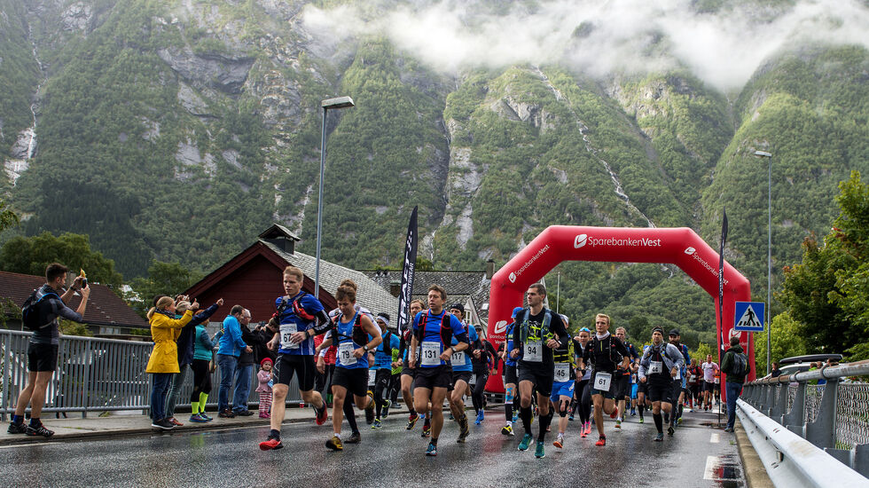 Fra starten der vi ser vinneren Lars Olaf Haaheim med nr 131 (foto: Alexis Berg, Xtremeidfjord).