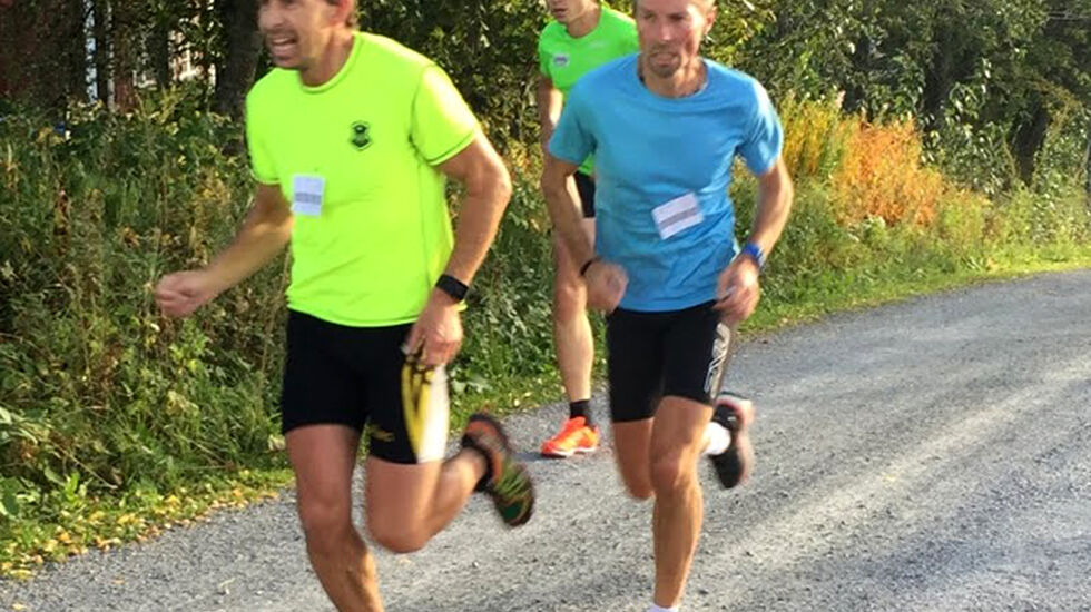 Det var meget jevnt mellom disse tre på Stavsberg. Jan Erik Mathiassen var to sekunder foran Jan Hovde som igjen var fire sekunder foran Sveinung Syversen. (Foto: Pål-Erik Langøigjelten)