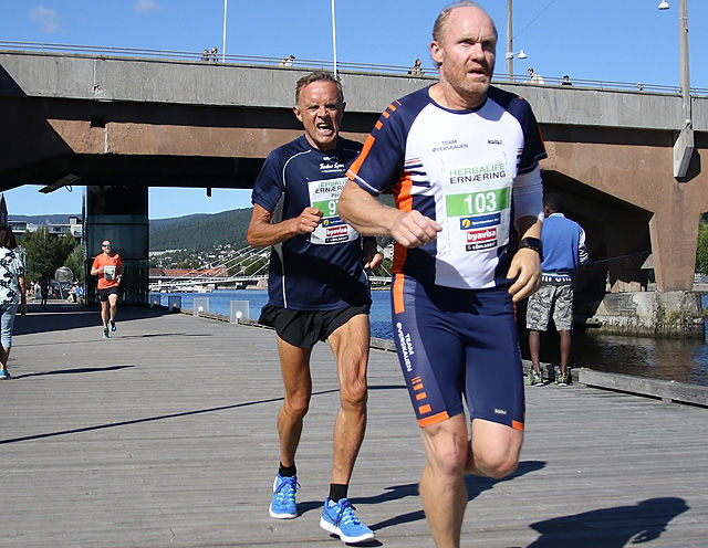 Per Gunnar Øverland på vei mot en av tidenes best tider på 5km i 70-74 årsklassen med 20.27  Foto: Heming Leira
